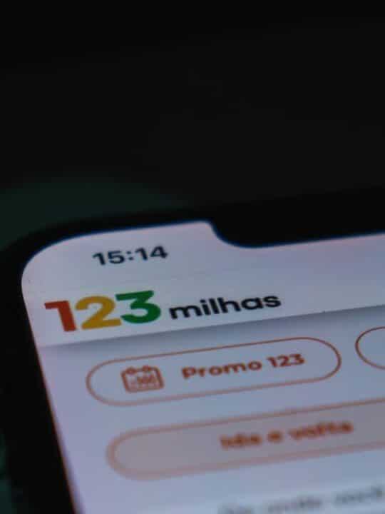 celular com aplicativo da 123milhas