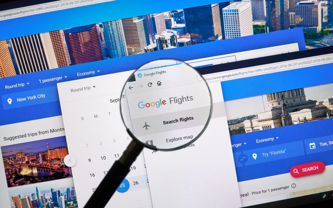A imagem mostra uma lupa na palavra "Google Voos".