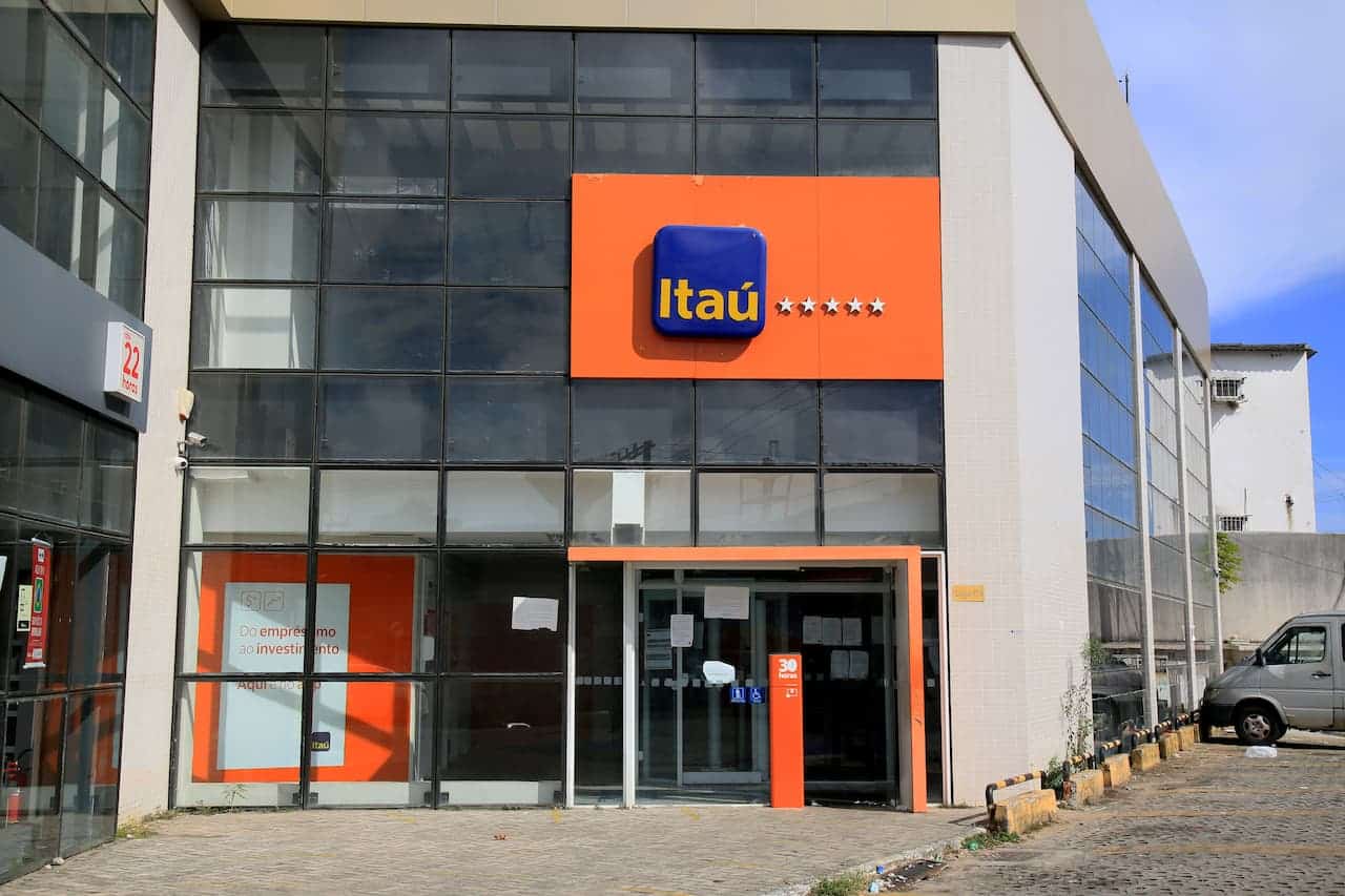É possível fazer transferência pelo Itaú mesmo sem dinheiro na conta; entenda como