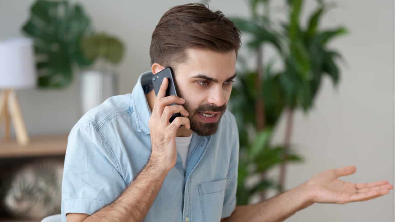 5 bancos estão entre as 10 empresas que mais perturbam consumidores com ligações; veja a lista