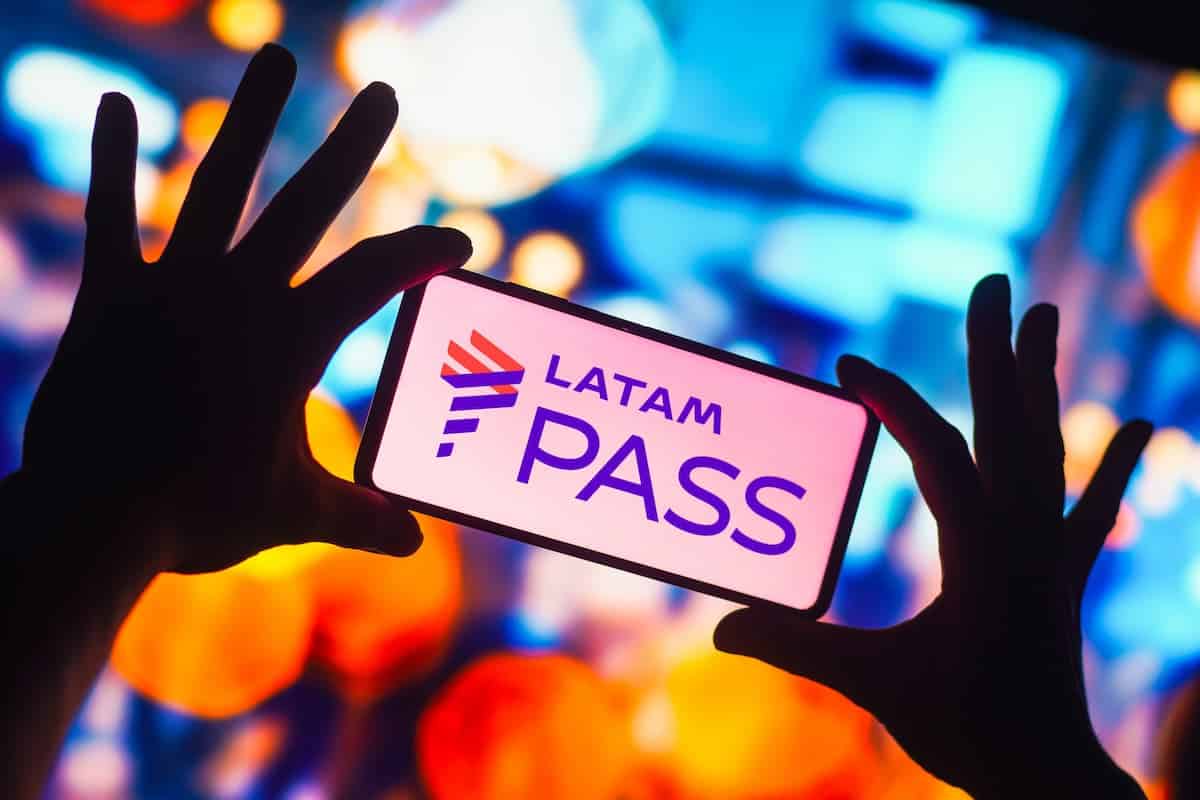 Aplicativo LATAM Pass em celular de assinante