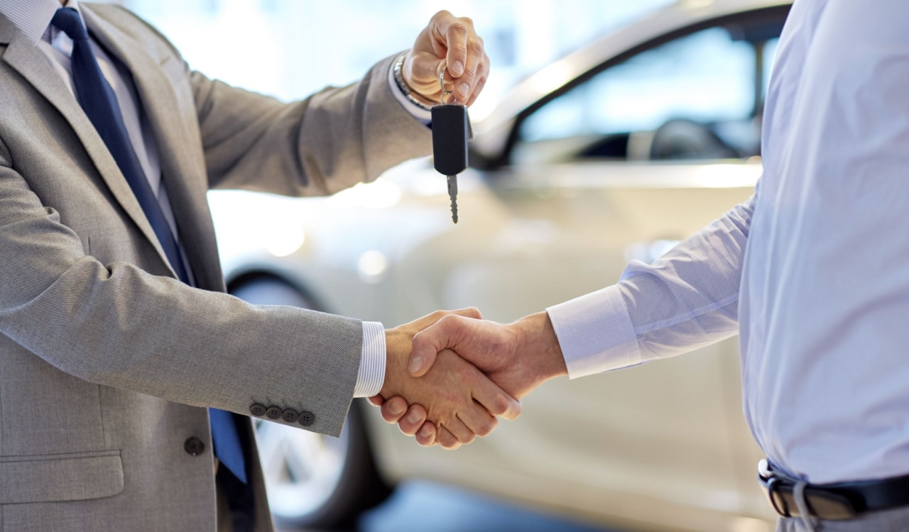 Vai comprar um carro usado? Saiba se é melhor híbrido ou elétrico