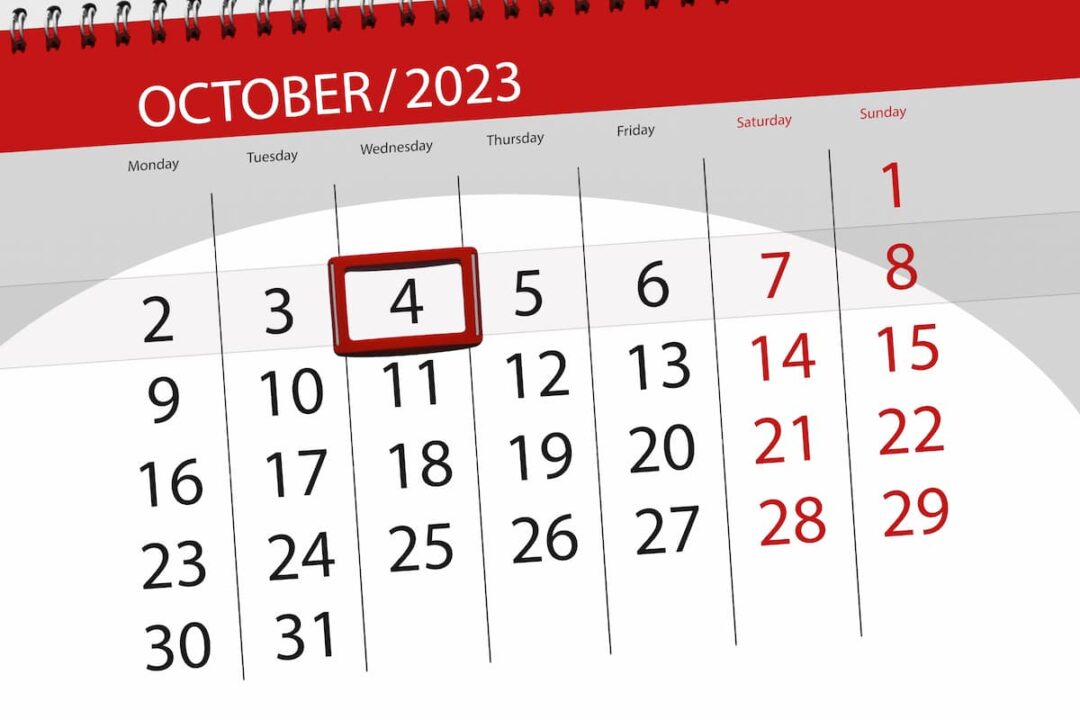 calendário de outubro marcado com o dia 4.