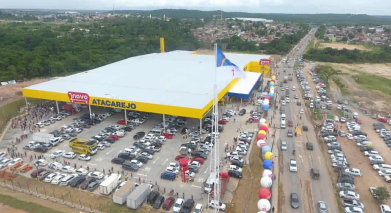 Imagem aérea de uma loja da rede Novo Atacarejo.