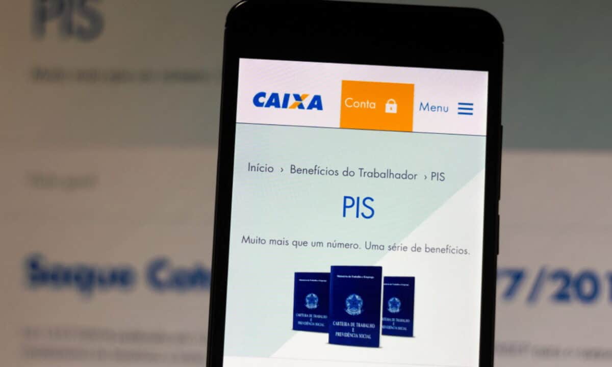 Tela de celular mostrando o PIS para verificar do benefício do abono salarial no aplicativo da Caixa.