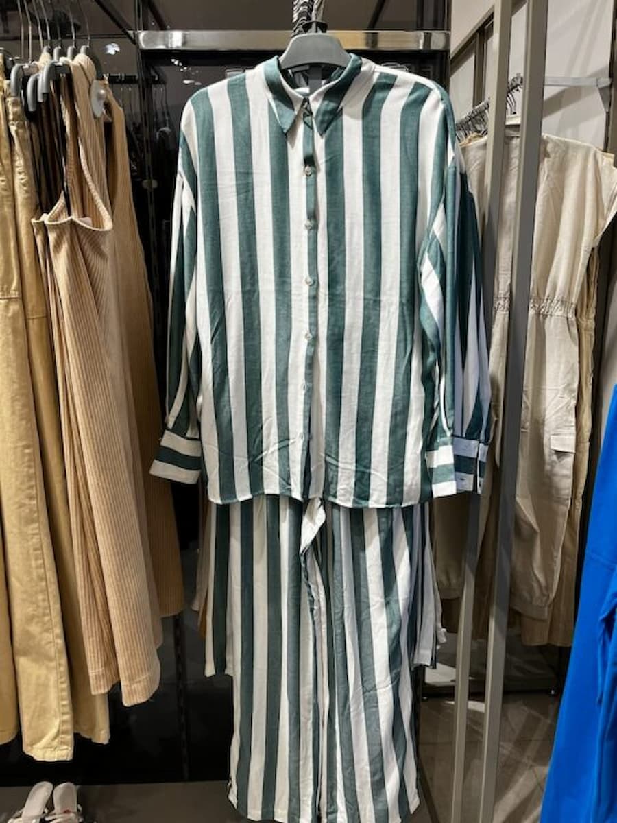 Conjunto de roupa da Riachuelo que foi relacionado ao Nazismo.