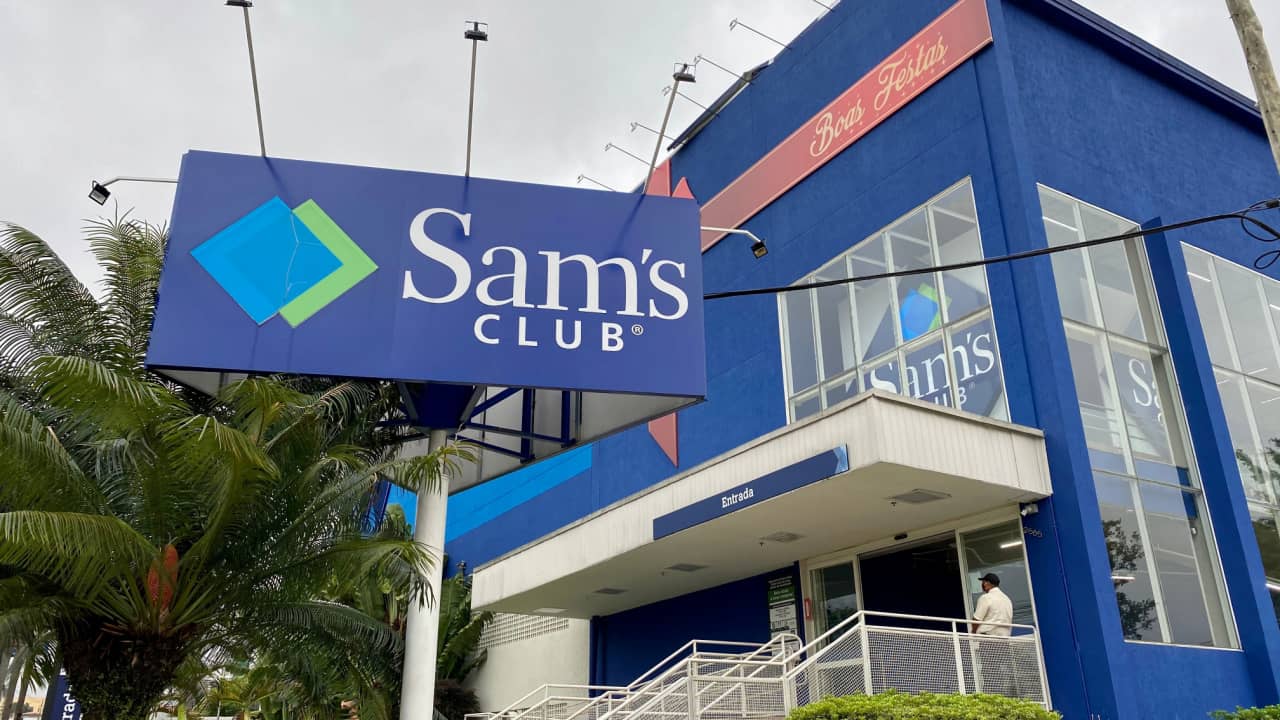 Fachada de uma unidade do Sam's Club.
