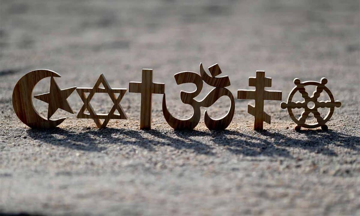 Projeto libera que funcionário adapte horário por motivo religioso