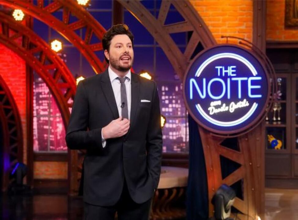 Danilo Gentili apresentando o programa The Noite.