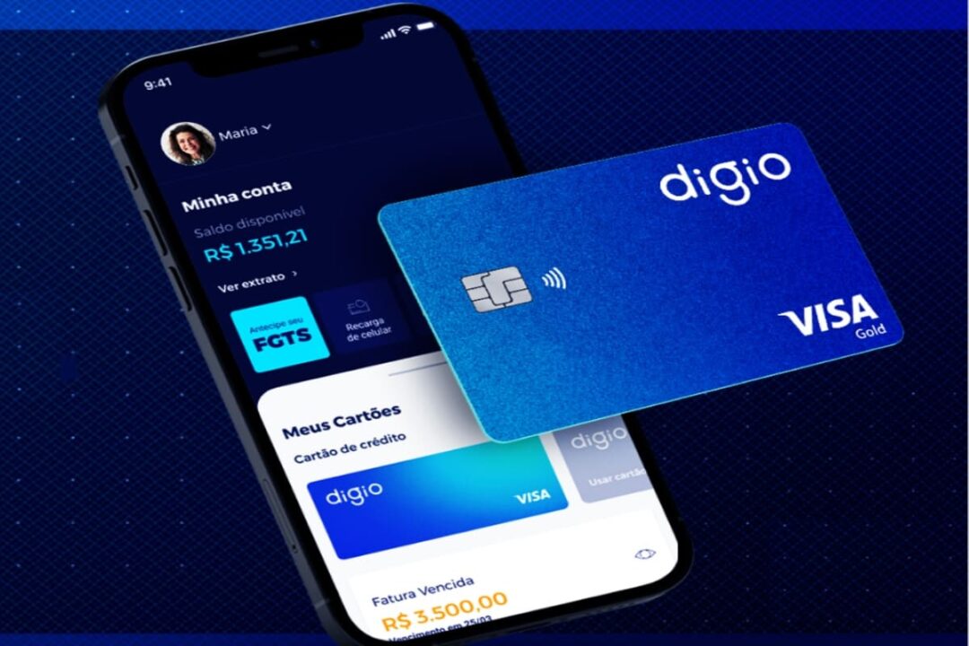Celular com uma conta digio na tela e um cartão Digio
