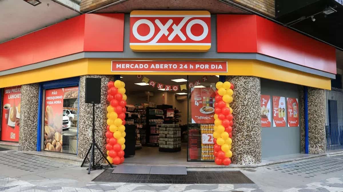 Fachada de uma unidade do mercado Oxxo.