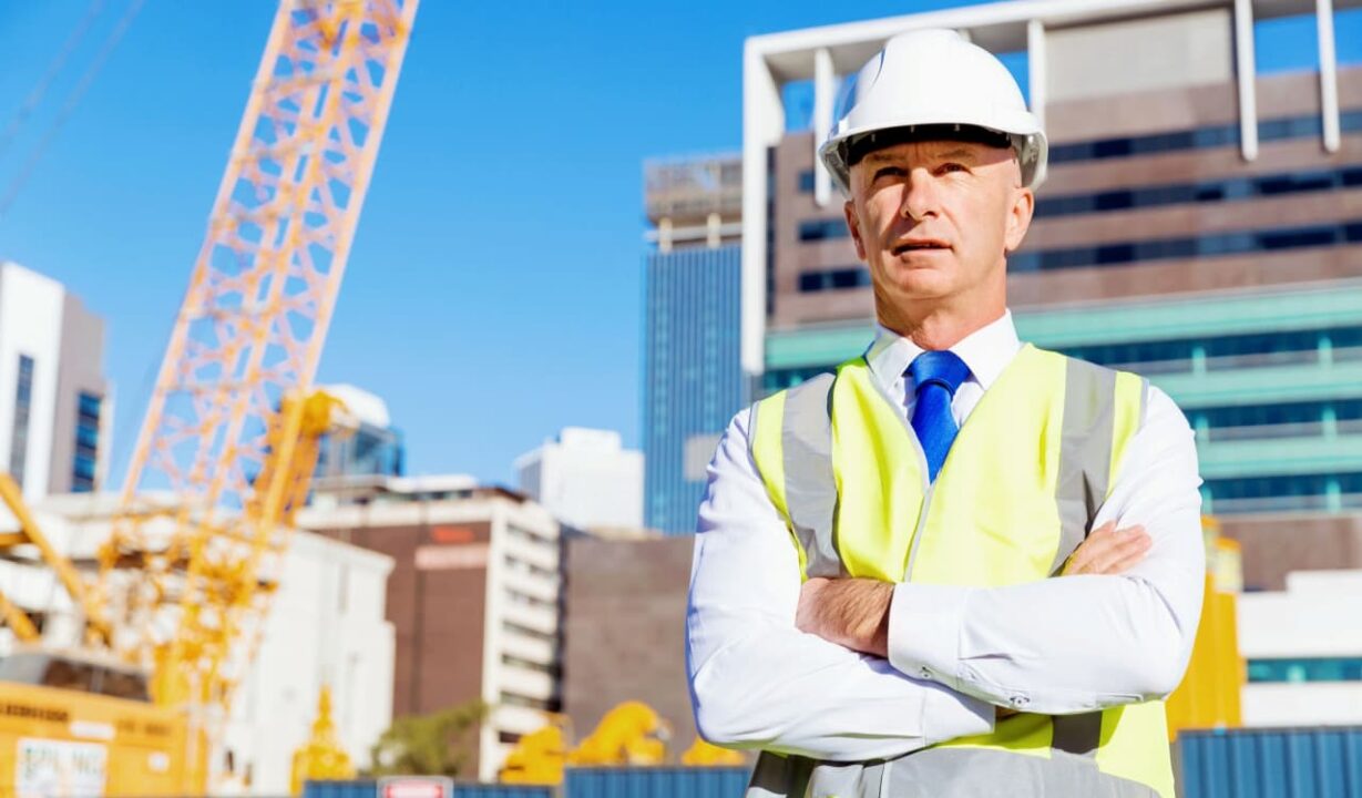 Profissões que exigem apenas ensino médio - Mestre de Obras