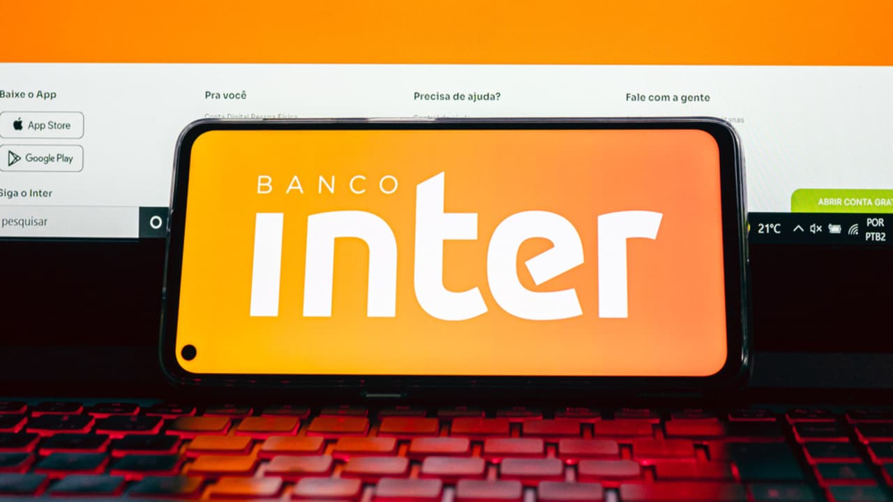 Logo marca do Banco Inter em celular