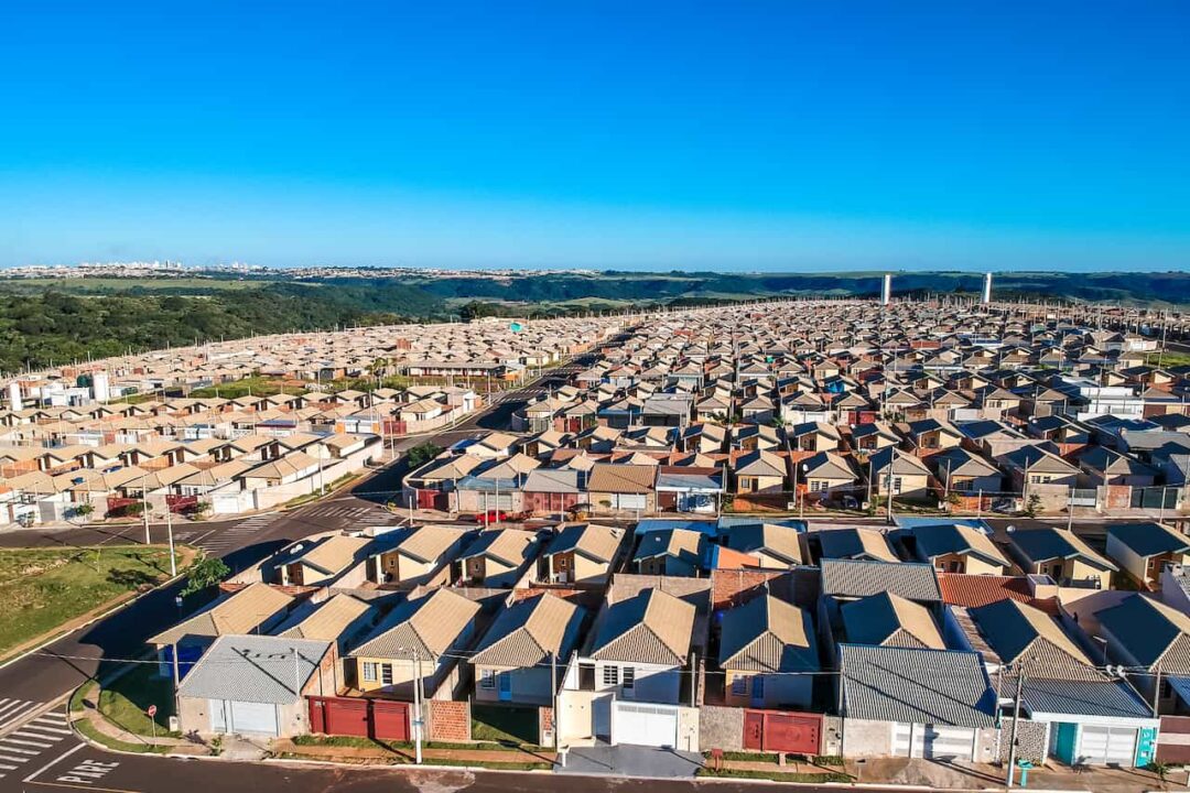 várias casas em condomínio residencial do programa social 'Minha Casa, Minha Vida