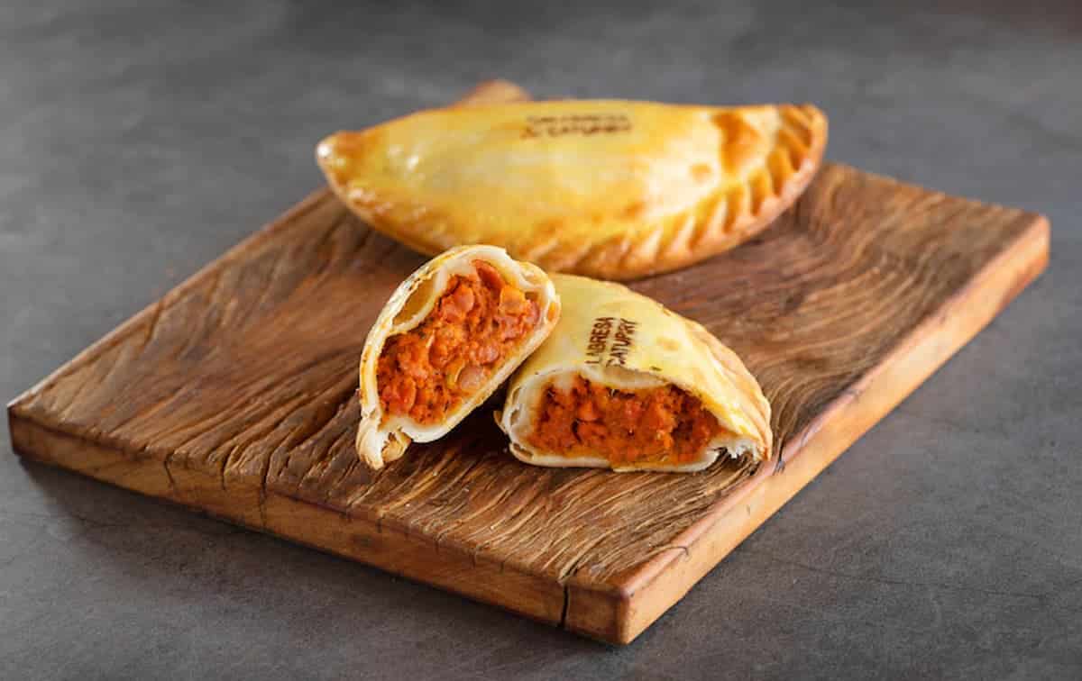 Empreendedor fatura R$ 180 mil por mês vendendo empanadas argentinas