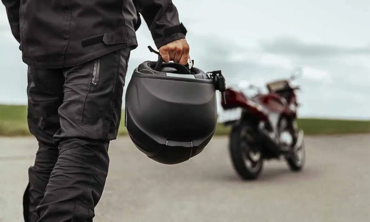 Prática comum entre motoqueiros pode gerar multa