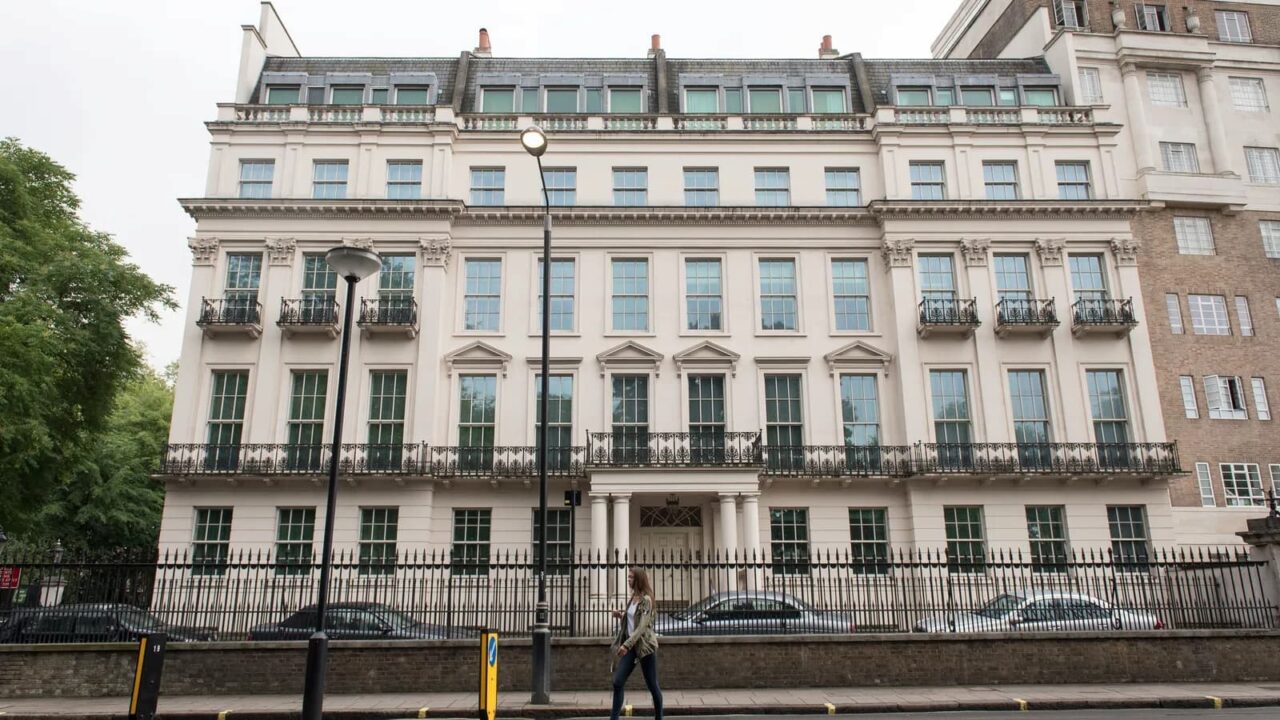 Foto da Casa de Rutland Gate, localizada na Inglaterra
