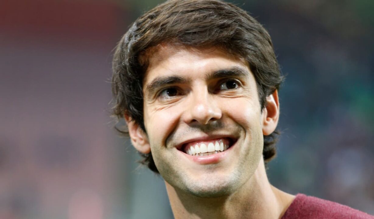 Imagem do rosto do ex-jogador de futebol Kaká sorrindo