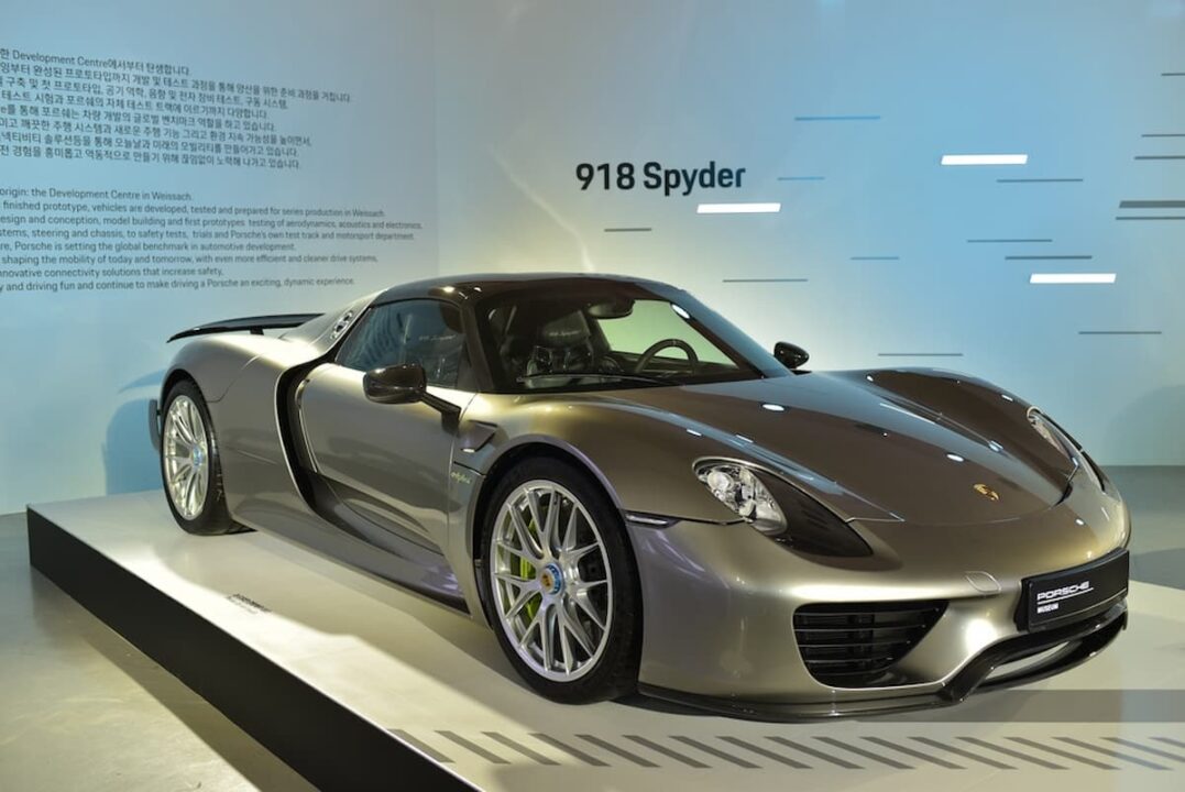 Imagem da Porsche 918 Spyder, com o IPVA mais caro do Brasil.