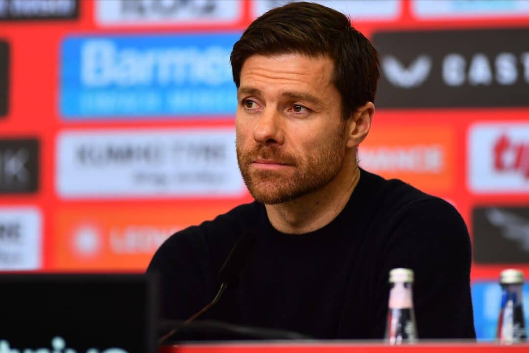 Xabi Alonso treinador golpe