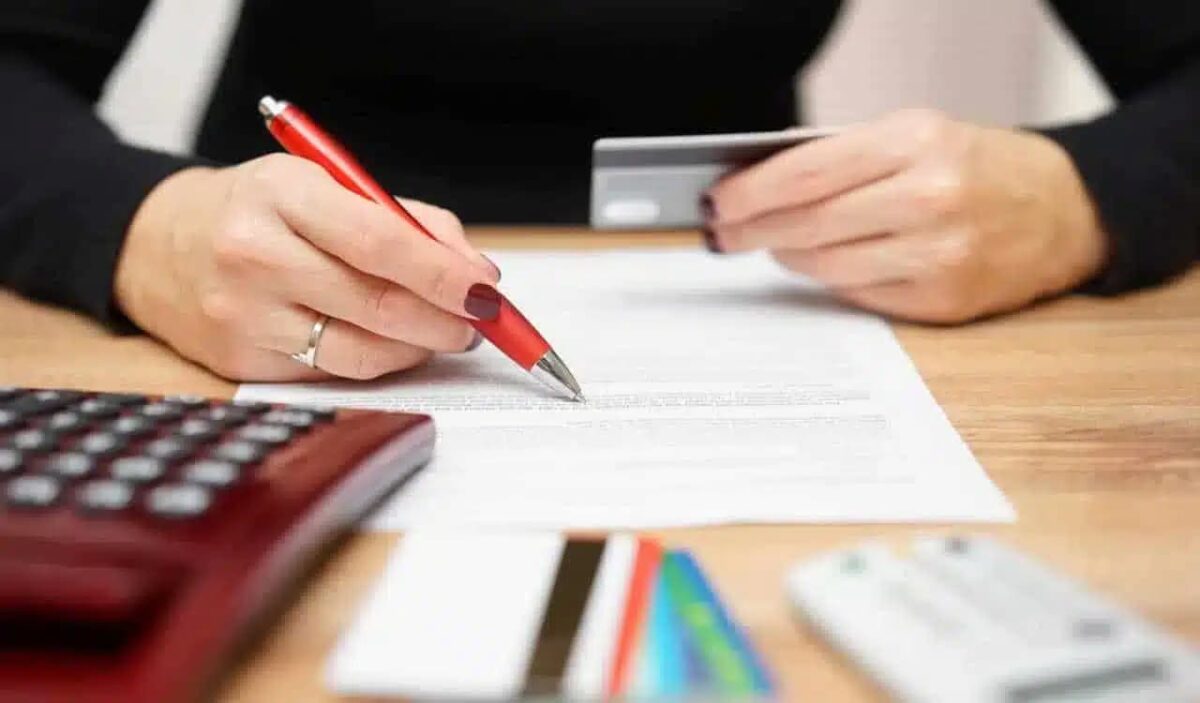 Crédito fácil: veja quais bancos liberam cartão na hora