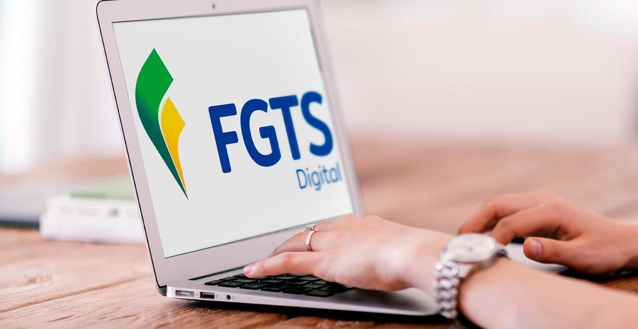 Imagem de um computador com a logo do FGTS Digital