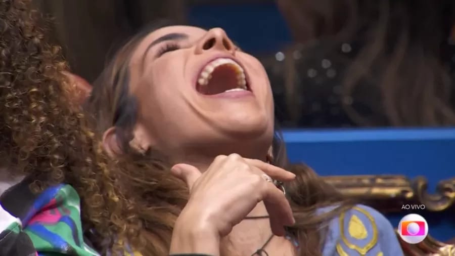 Imagem da cantora Wanessa Camargo rindo