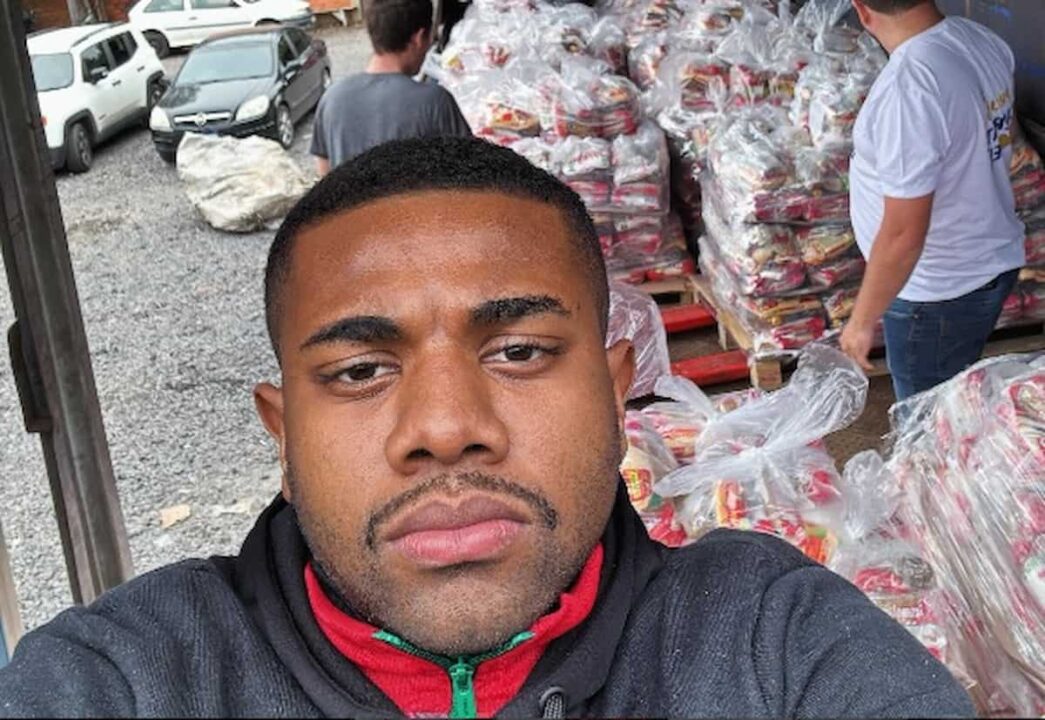 Davi Brito com cestas básicas para o Rio Grande do Sul.
