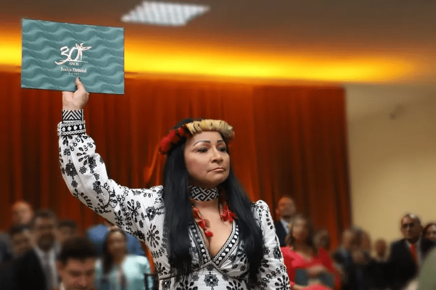 Deputada Silvia Waiãpi
