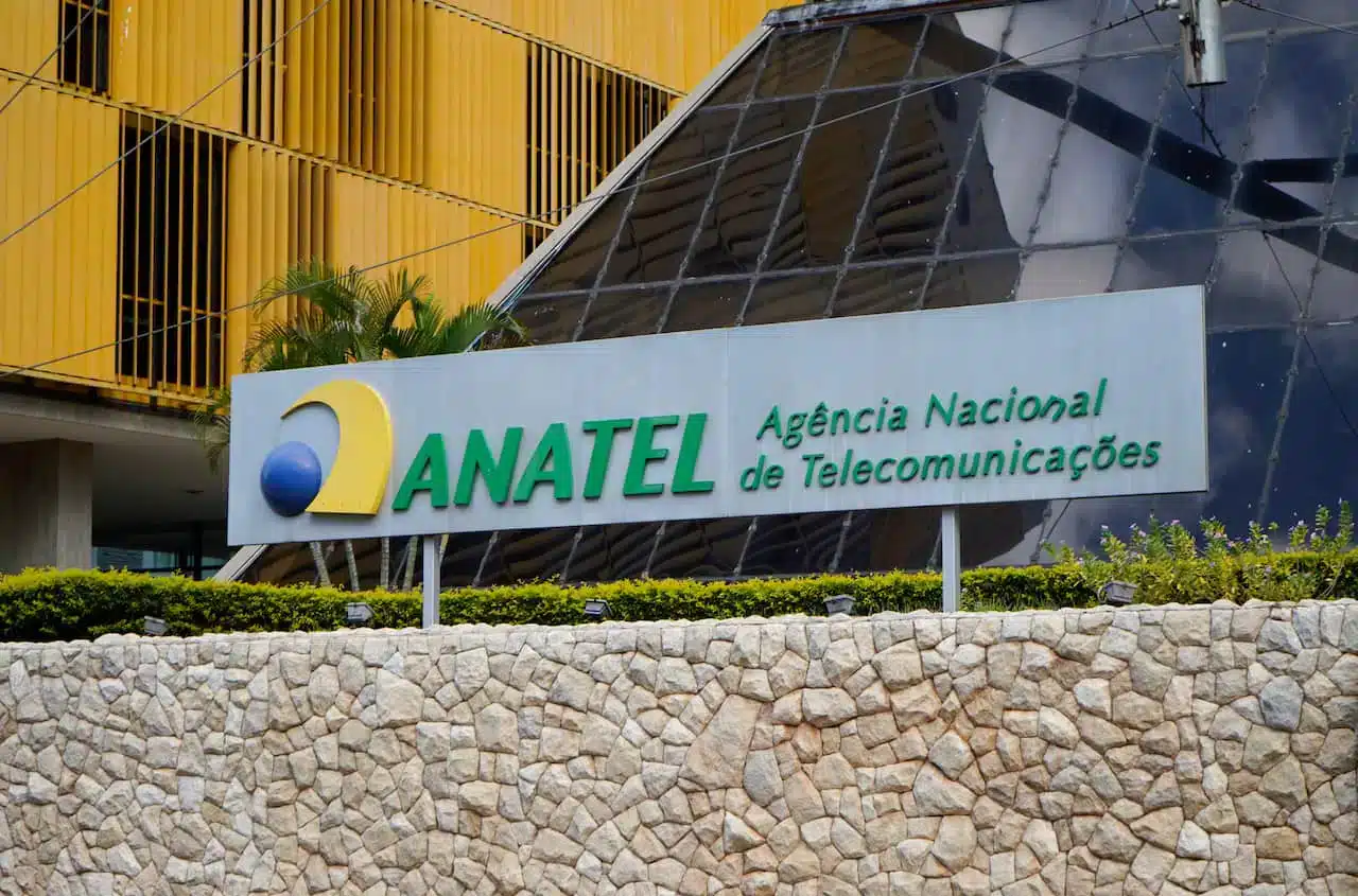 Anatel estabelece novas obrigações para marketplaces e data centers