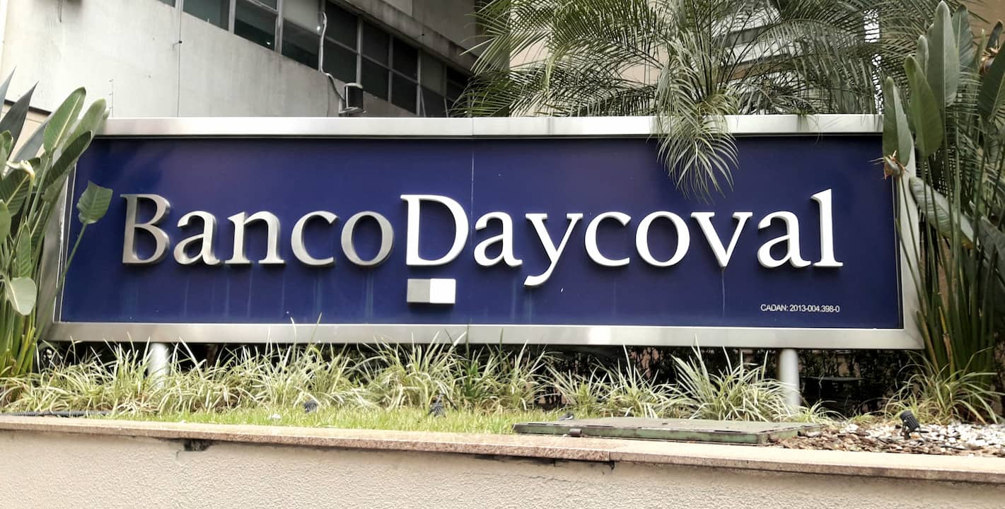Daycoval lança conta global com cartão de débito internacional