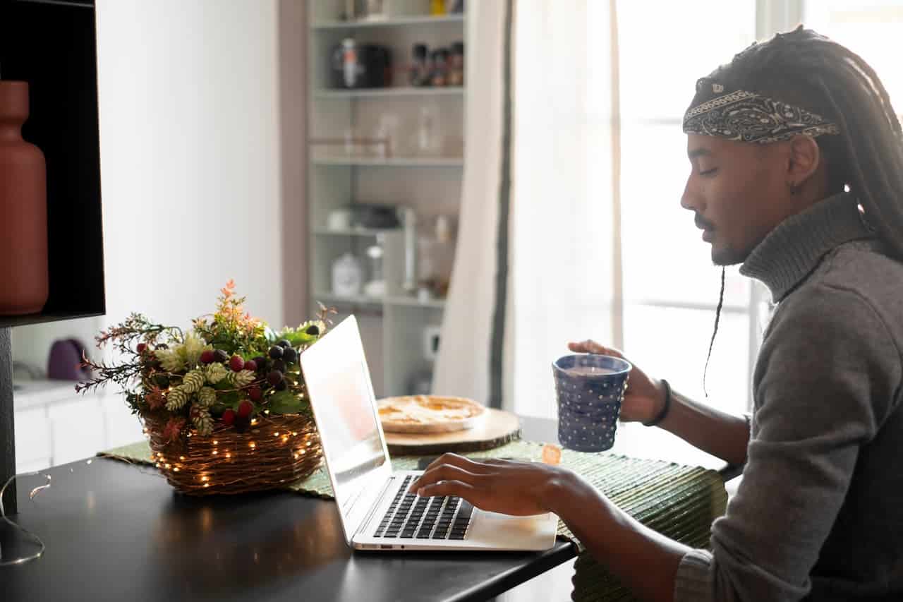 Como calcular a rescisão em contratos de trabalho híbrido?