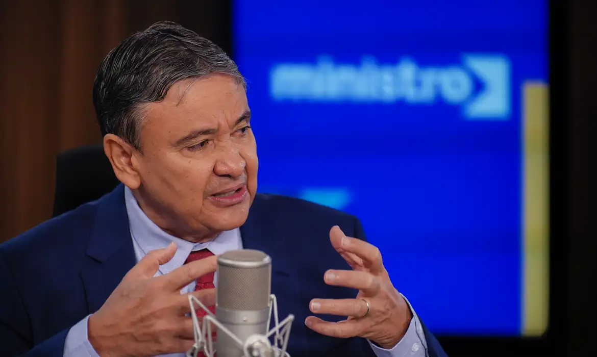 Ministro afirma que mais de 3 milhões de pessoas foram tiradas do CadÚnico; confira os motivos
