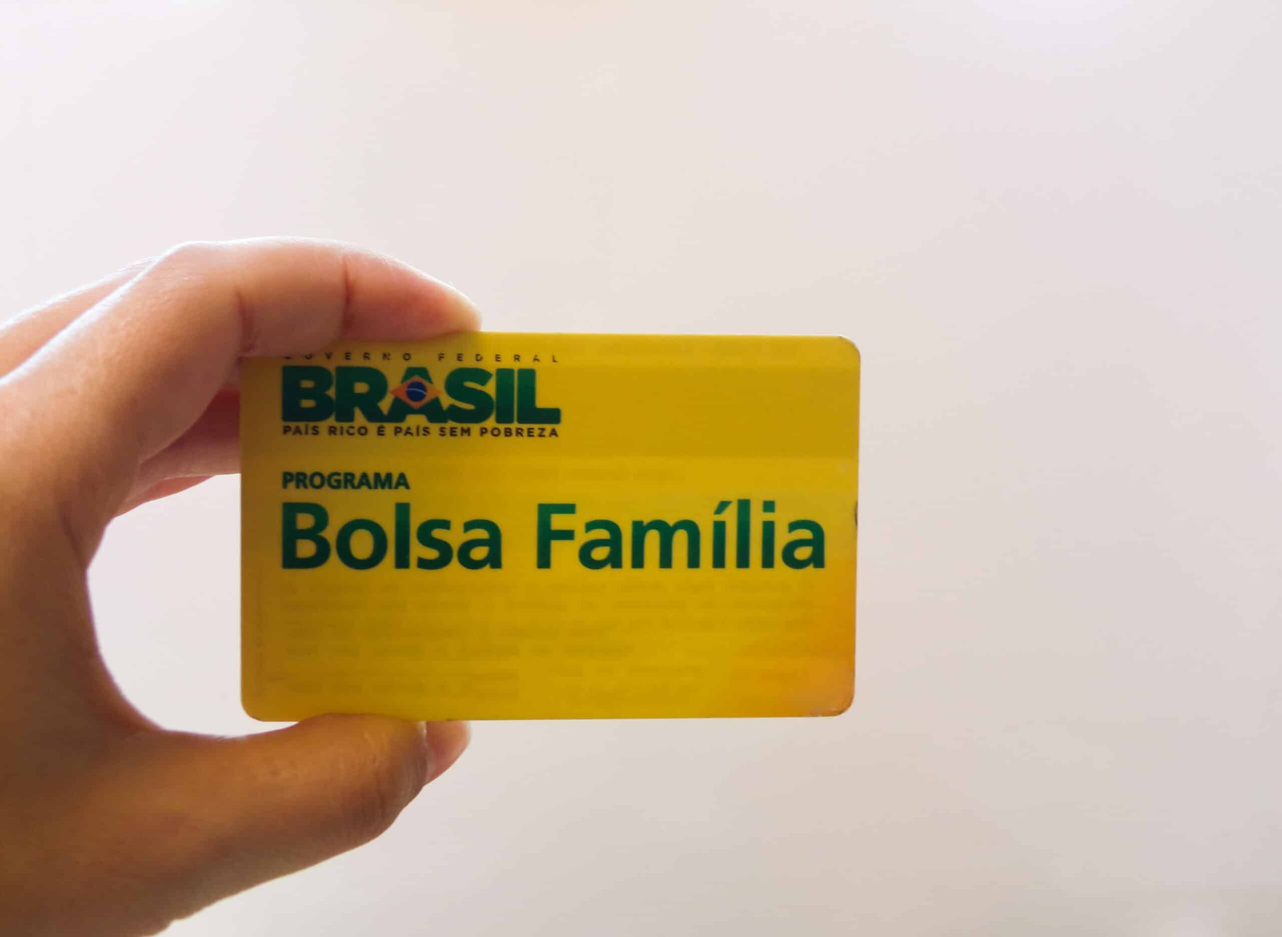 Precisando de auxílio? Confira o guia completo para se inscrever no Bolsa Família!