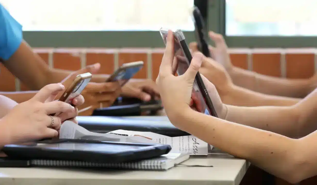 Uso de celulares escola