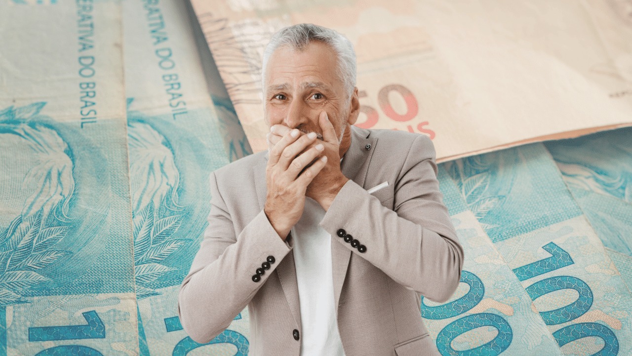 Aposentado que segue trabalhando pode sacar o FGTS mês a mês? Entenda as regras!