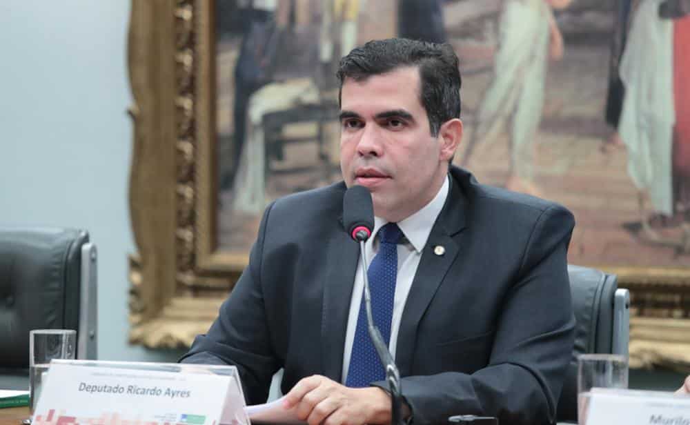 Deputado propõe CPI para investigar lavagem de dinheiro envolvendo influenciadores e uso do Bolsa Família em bets