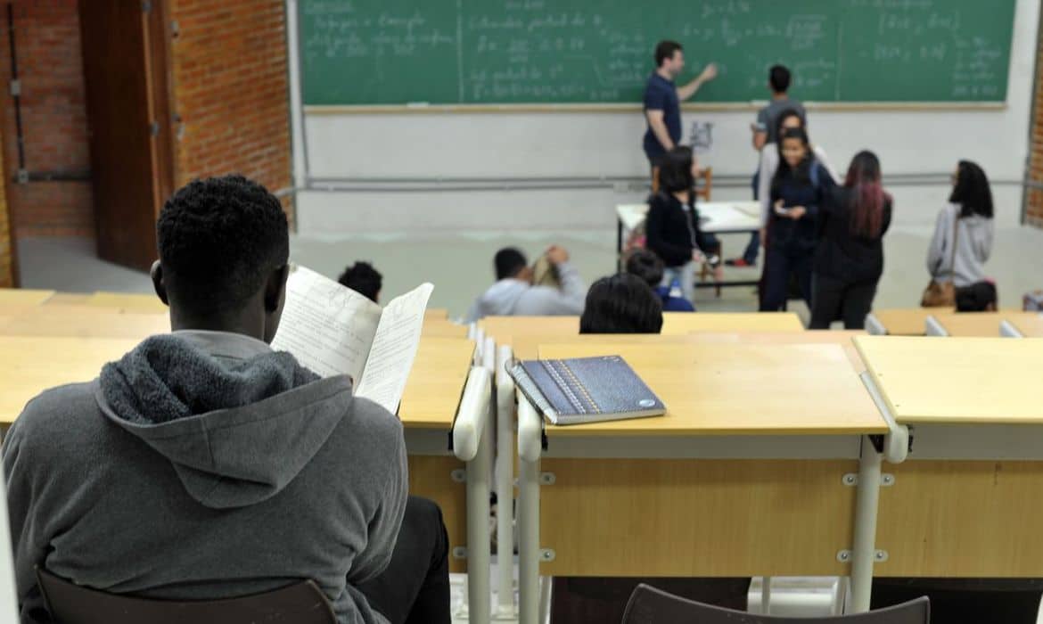 Mensalidade escolar MEC currículo escolar