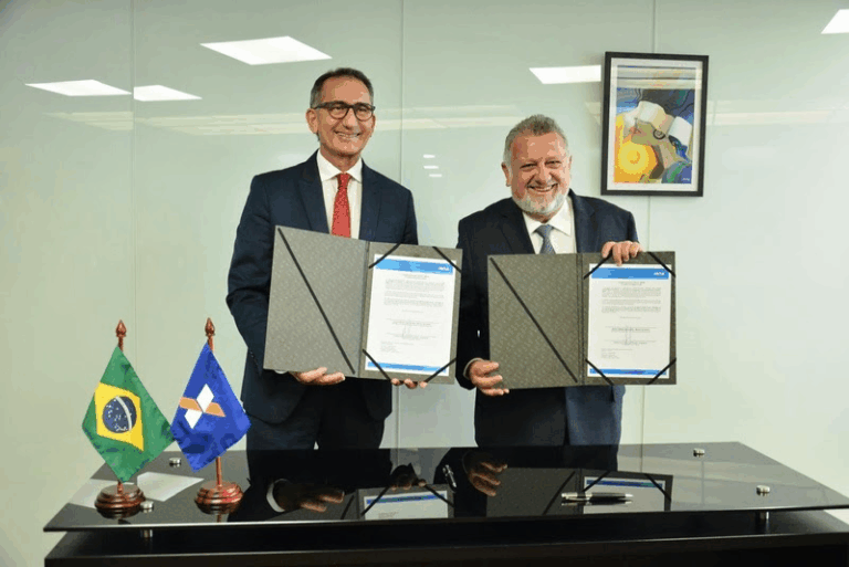 Caixa e governo assinam contrato para operação de microcrédito