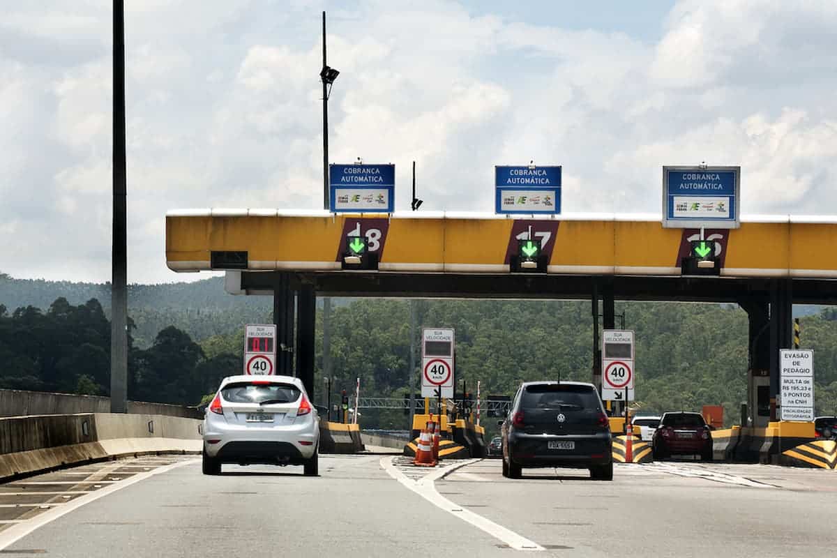 Nova regra de pedágio: carros com 3 passageiros podem economizar mais