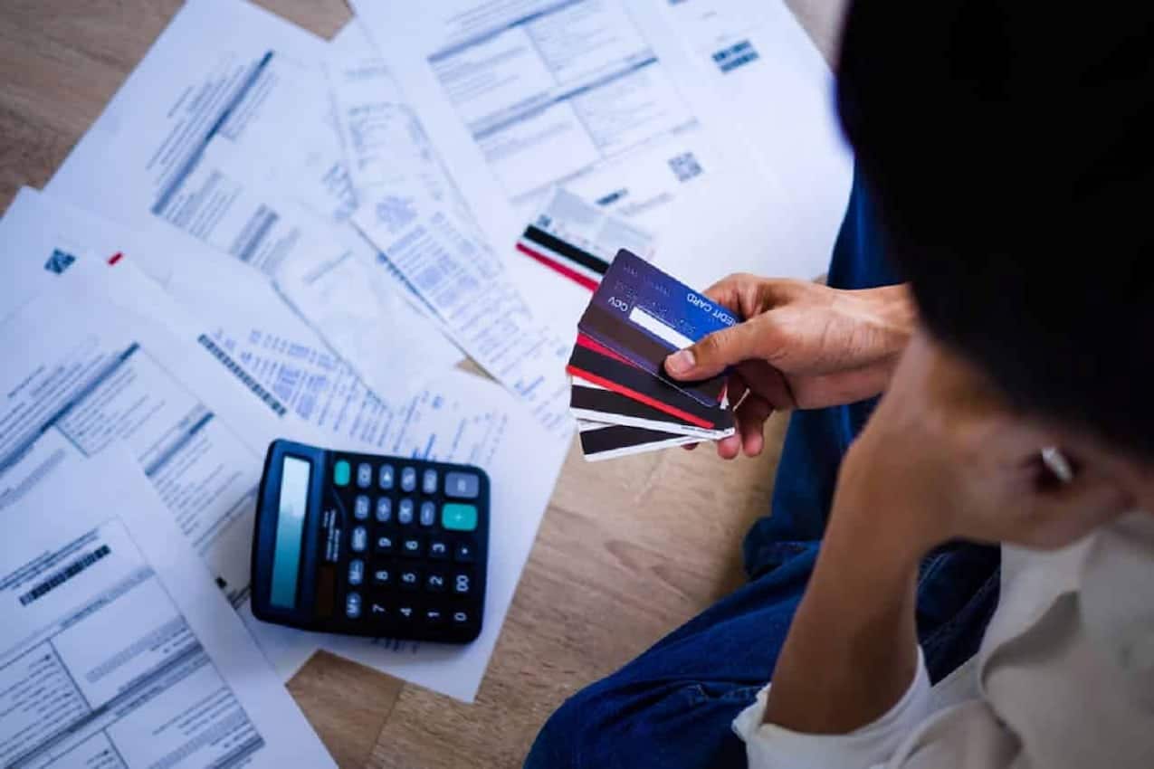 Está no vermelho? Saiba como sair das dívidas rapidamente