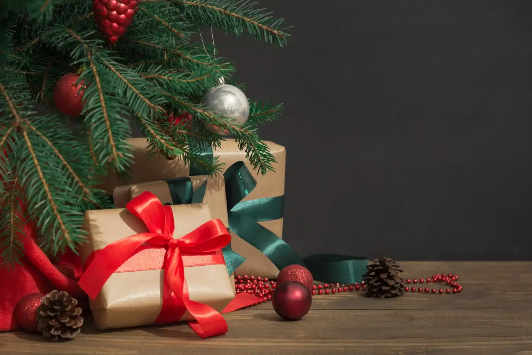 Brasileiros devem gastar até R$ 300 em presentes de Natal