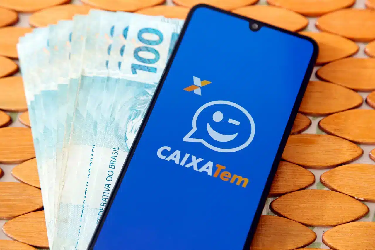 Caixa Tem libera R$ 704 e brasileiros ficam em festa