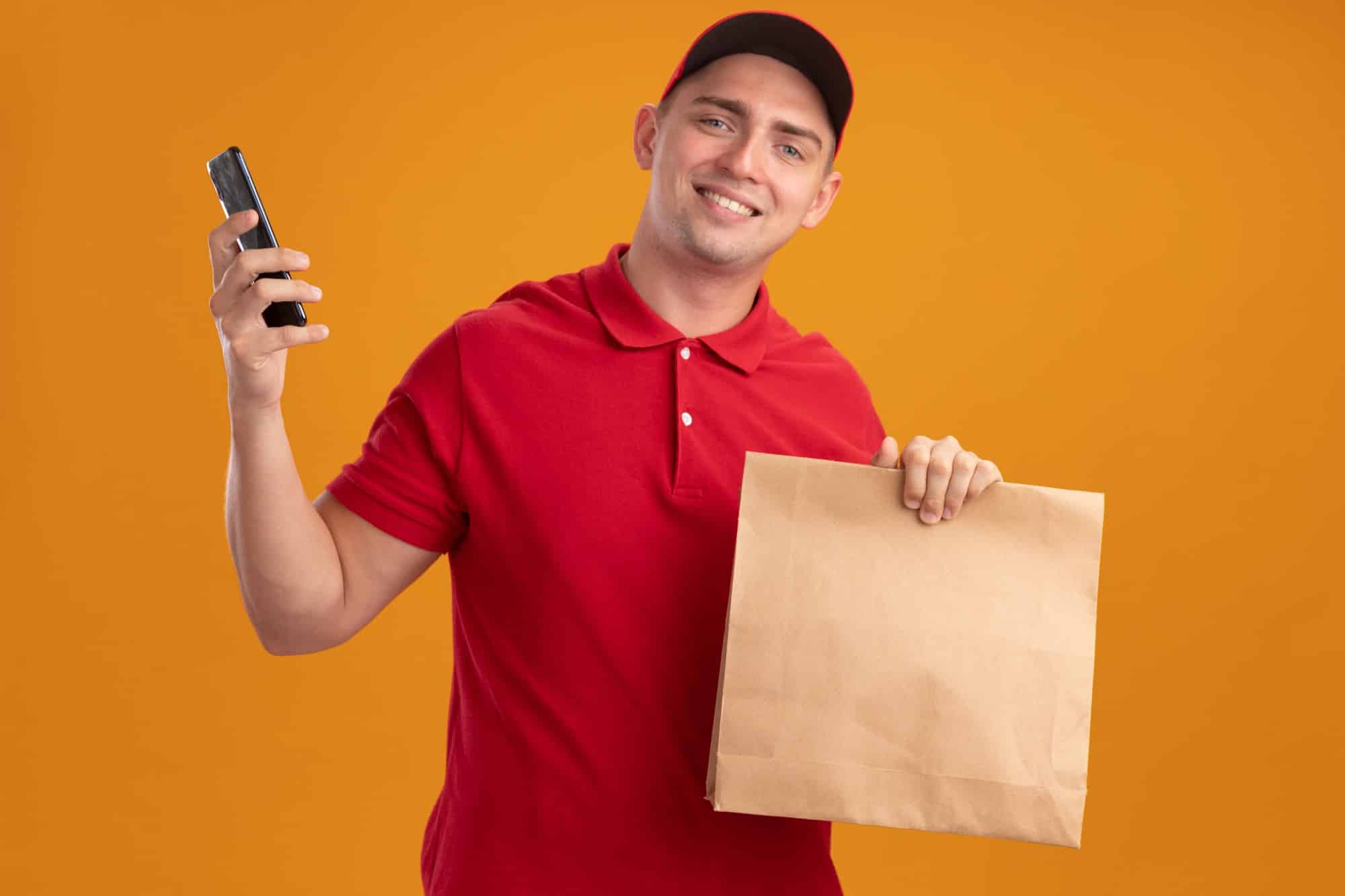 iFood oferece planos de telefonia para entregadores; veja benefícios