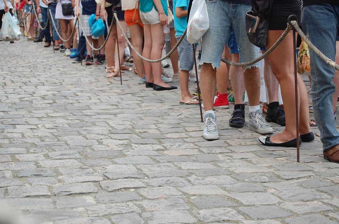 Fila do INSS volta a crescer e já está com 2 milhões de requerimentos