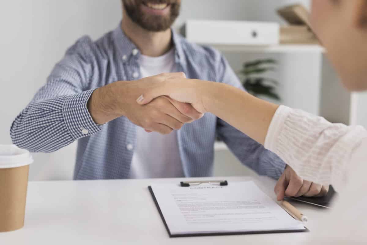 Trabalhador pode ser demitido durante o contrato de experiência? Entenda