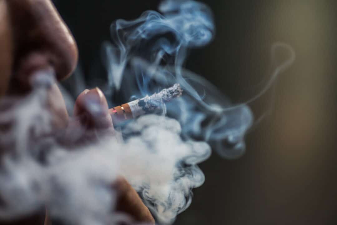 Tabagismo silencioso entenda cigarro destrói seus ossos por dentro