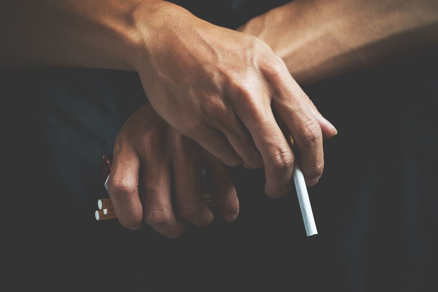 Tabagismo silencioso: entenda como o cigarro destrói seus ossos por dentro