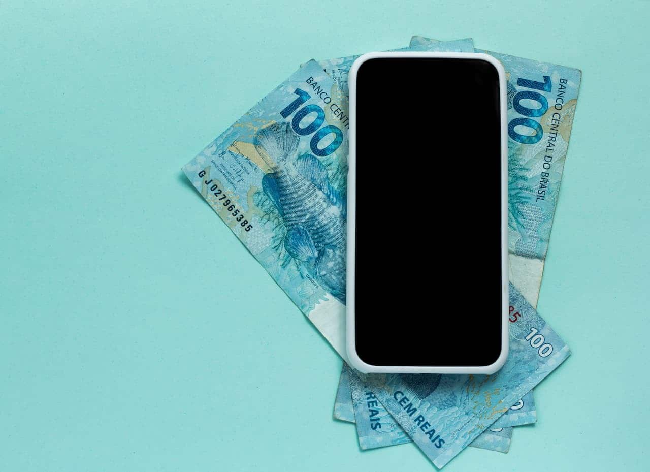 Delivery de celular: operação investiga policial aposentado