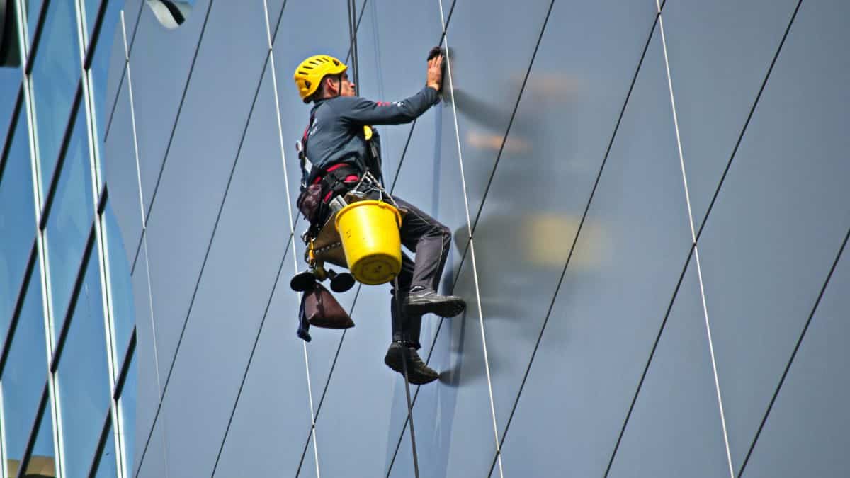 Empresas terceirizadas de limpeza: mais eficiência, economia e qualidade para seu negócio